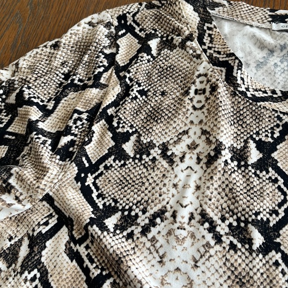 Green Envelope 1X Snakeskin Tunic very soft to touch - Picture 11 of 13